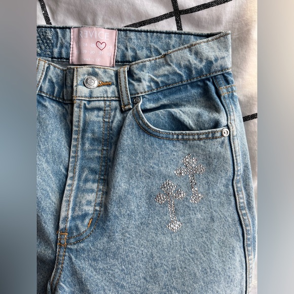 Revice bedazzling cross jeans steaight leg with butt rip - Picture 2 of 10